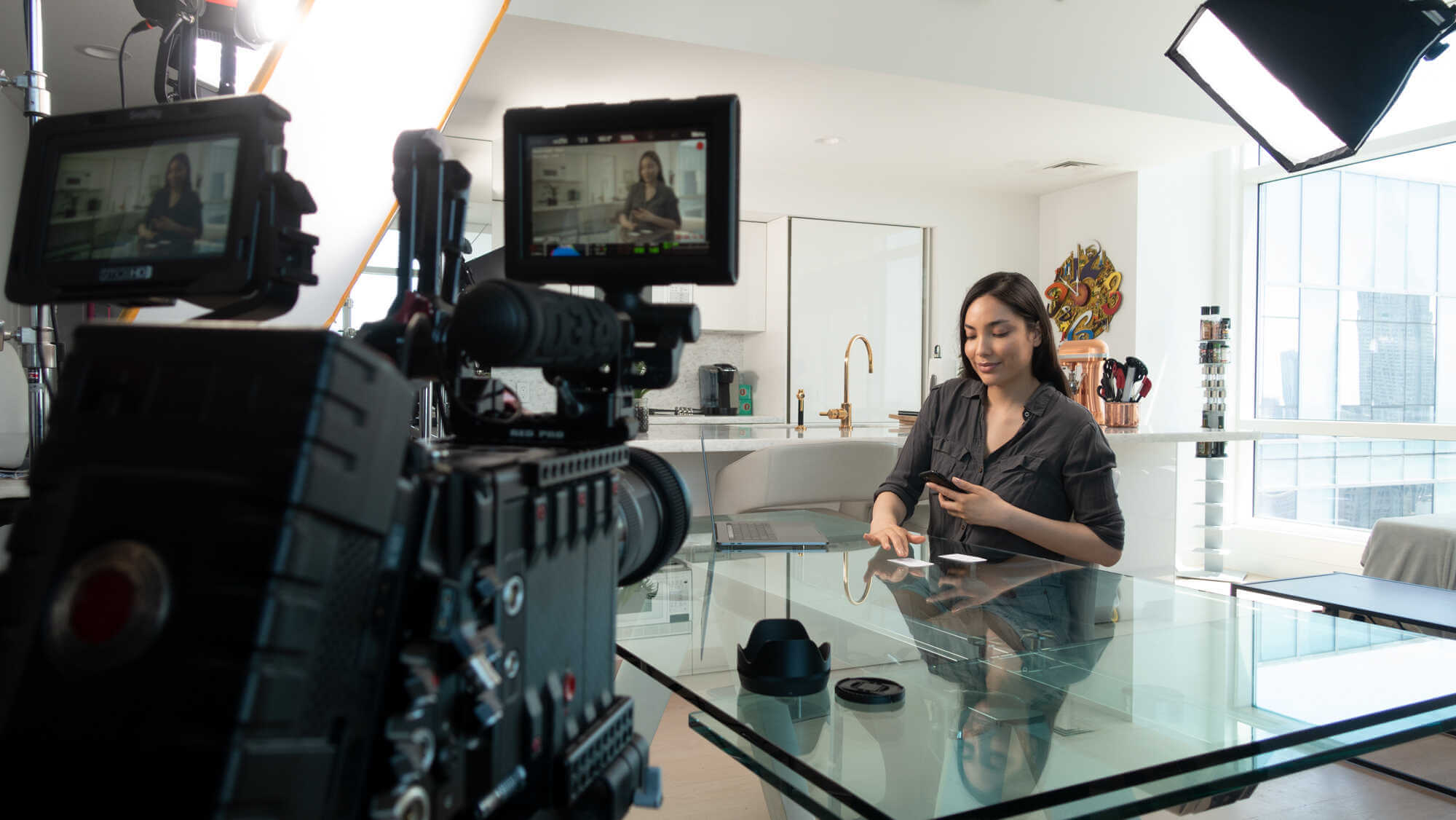 Producción de videos para lanzamientos de productos digitales y físicos